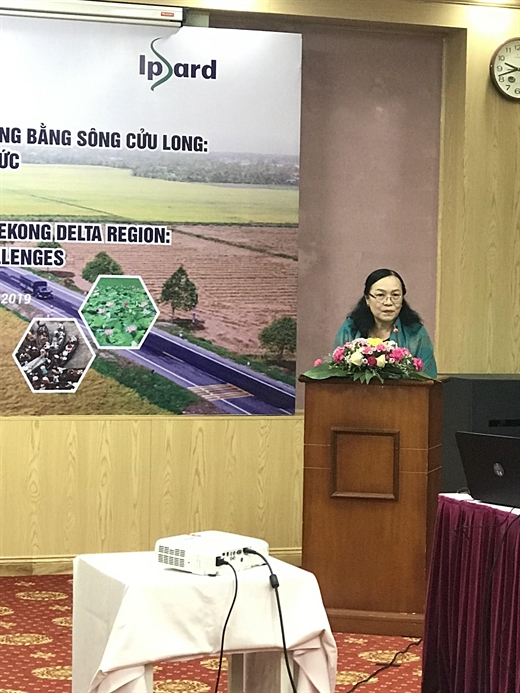 bà Nguyễn Thị Kiều Oanh, Phó Chủ tịch Hội LHPN tỉnh Bến Tre phát biểu tại hội thảo