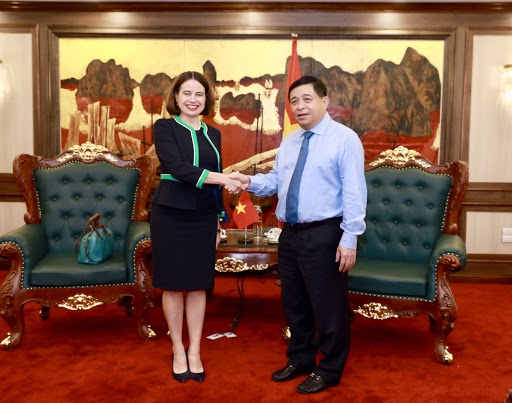 Australian Ambassador to Vietnam, H.E Ms Robyn Mudie in the meeting with Minister for Planning and Investment, H.E Mr Nguyen Chi Dung