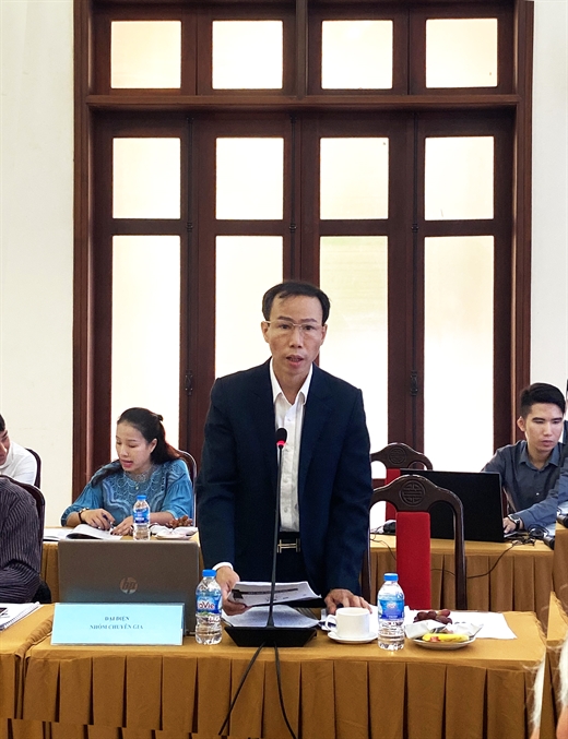 Ông Lê Anh Văn, Giám đốc Trung tâm Hỗ trợ pháp luật và Phát triển nguồn nhân lực - Hiệp hội DNNVV Việt Nam, trình bày